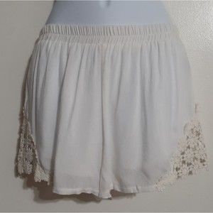 LF MIEEION Off-White High Waist Shorts with Floral Crochet Detail Small NWT